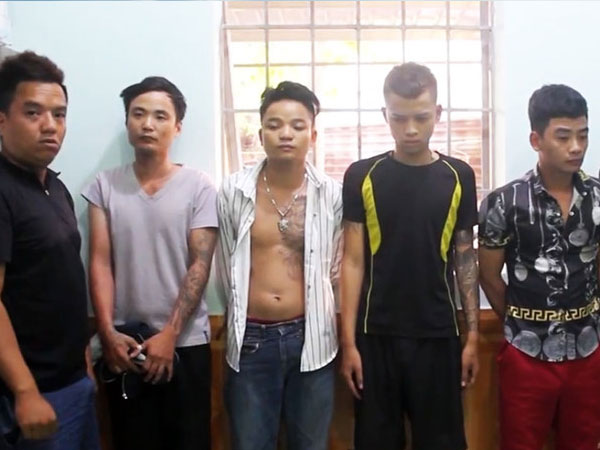 Băng nhóm hoạt động cho vay nặng lãi trang bị nhiều bình xịt hơi cay