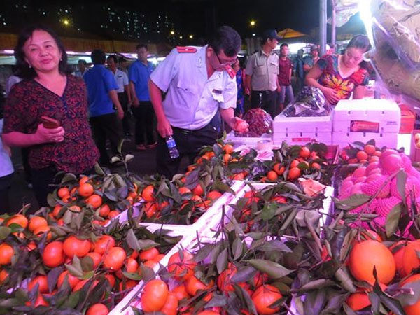 Cam Canh Trung Quốc đầy chợ đầu mối Sài Gòn