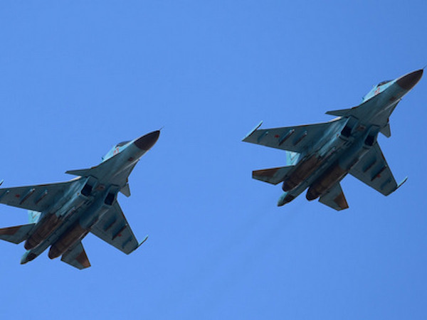Hai tiêm kích bom Su-34 Nga va chạm trên không
