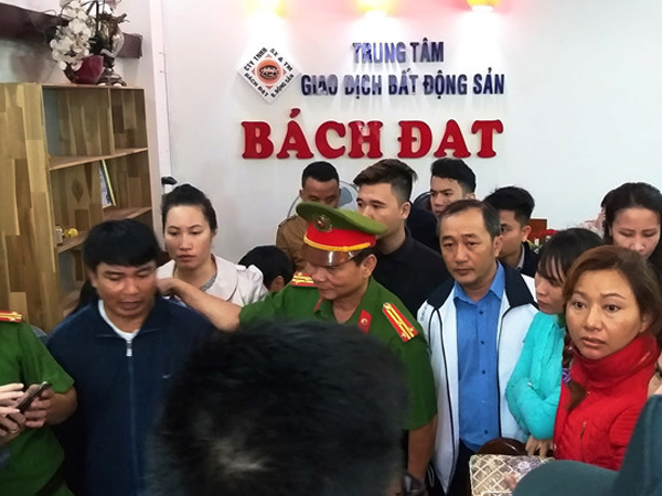 Hàng trăm người vây trụ sở công ty ở Đà Nẵng đòi sổ đỏ
