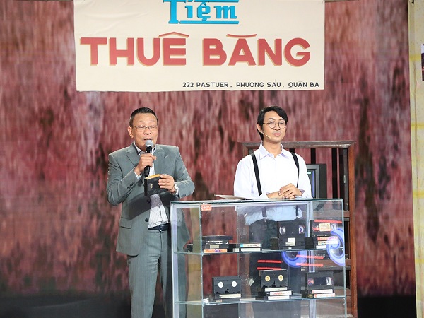 Hiếm hoi lắm mới thấy MC Lại Văn Sâm nghẹn ngào trên sóng truyền hình như thế này!