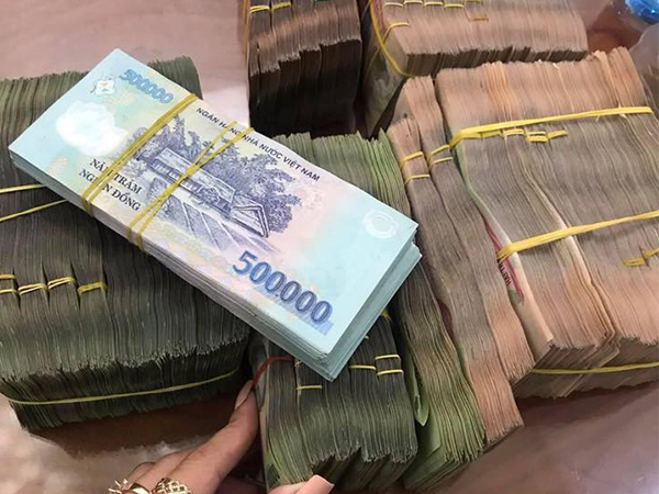1 triệu tiền thật 'ăn' 10 triệu tiền giả: Nhức nhối mùa cận Tết