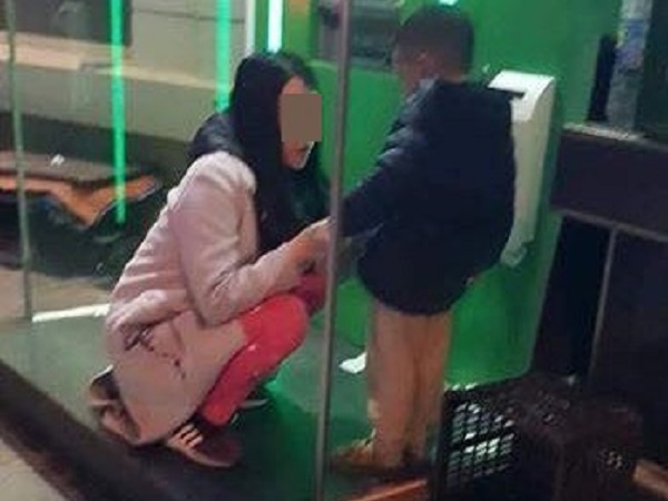 Cộng đồng mạng phẫn nộ với người mẹ trẻ bỏ con ở cây ATM giữa đêm rét, đoán nguyên nhân do cãi nhau với chồng?