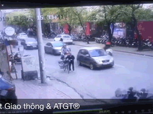 Góc quay khác được chia sẻ trong vụ 'xe điên' lao kinh hoàng trên phố Ngọc Khánh