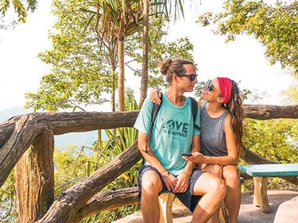 Khách Tây bất ngờ khi lần đầu đón Tết Nguyên đán cùng người Việt