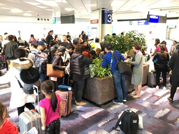 Nhiều khách Việt tố bị American Airlines bỏ rơi tại sân bay Hong Kong