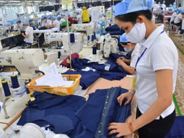 Việt Nam nhập siêu một tỷ USD trong nửa đầu tháng 1