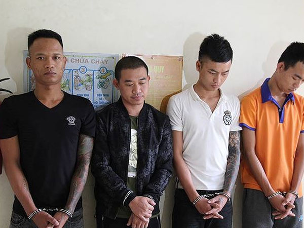 Hàng trăm cảnh sát kiểm tra 44 tiệm cầm đồ, tín dụng đen