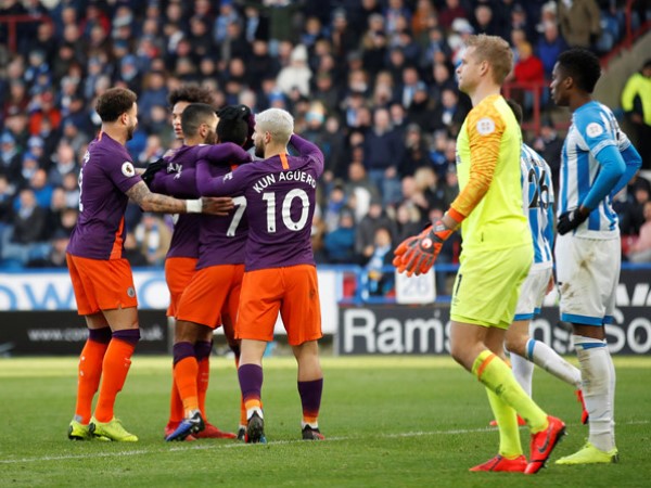 Man City cán mốc 'khủng' sau khi đánh bại Huddersfield