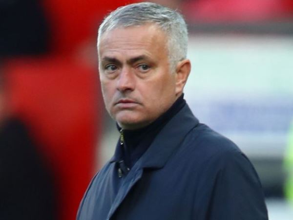 Mourinho từ chối 3 lời đề nghị, chưa hết cay cú vụ bị sa thải