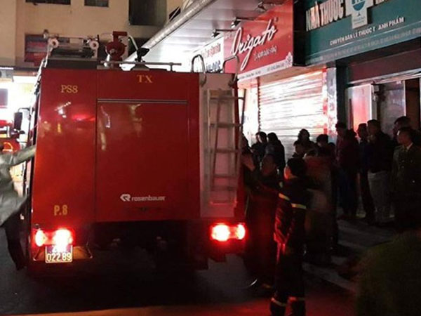 Hà Nội: Cháy hộp kỹ thuật tại chung cư đông dân nhất Hà Nội giữa đêm, hàng nghìn người nháo nhác