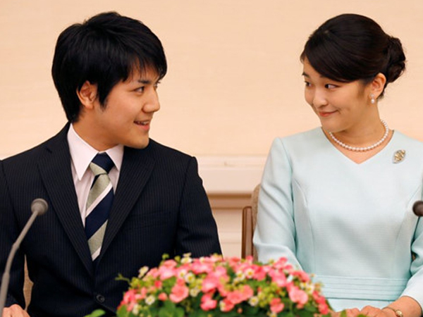 Hôn phu của công chúa Nhật Bản đã giải quyết hết nợ gia đình