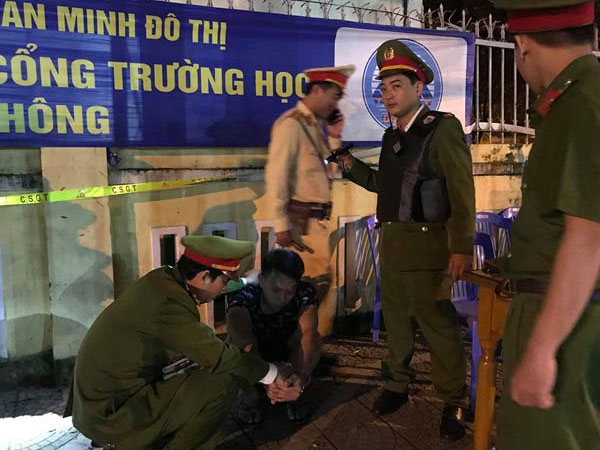 Nhóm thanh niên phê thuốc lắc thuê taxi đi 'cổ vũ bóng đá'