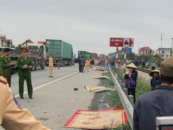 Vụ 8 cán bộ xã bị tông tử vong: 'Đại hội quê tôi giờ thành đại tang mất rồi'