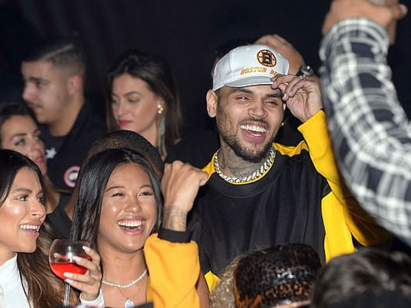 Chris Brown bị cảnh sát bắt giữ tại Pháp vì dính nghi án cưỡng hiếp cấp độ nghiêm trọng