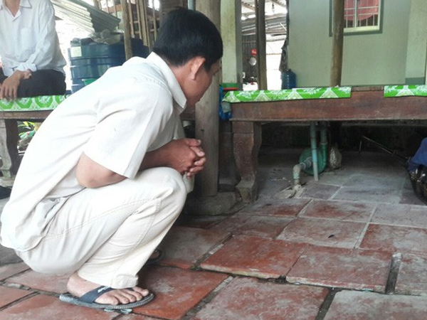 Đi gửi vỏ lãi, cặp vợ chồng va phải mô tơ bơm nước bị điện giật thương vong