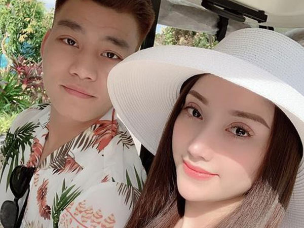 Văn Thanh cùng bạn gái nghỉ dưỡng sang chảnh sau khi về nước