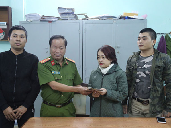 3 thanh niên trả lại gần 37 triệu đồng cho người bị mất