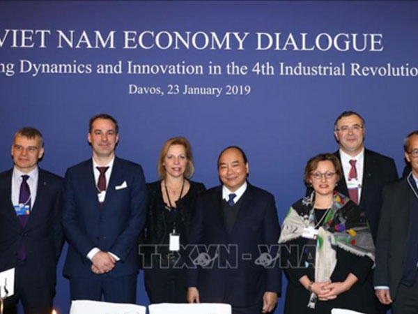 Thủ tướng đối thoại với hàng loạt tập đoàn lớn tại Davos