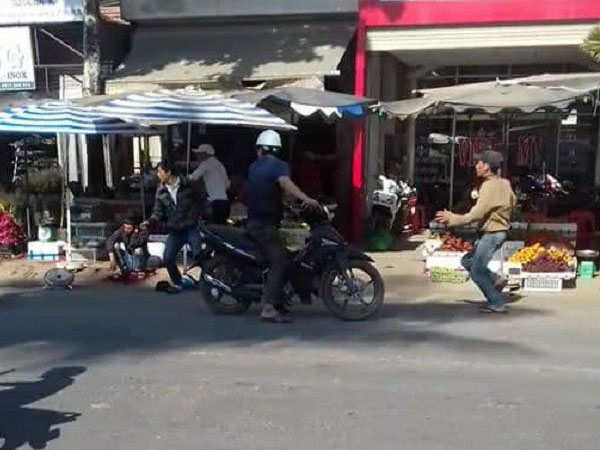 3 người thương vong vì... chê quả táo bị sâu