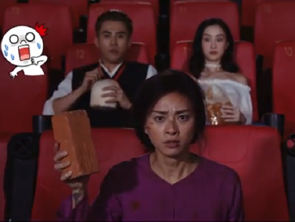 'Hai Phượng' Ngô Thanh Vân ném gạch thẳng mặt kẻ livestream trong rạp