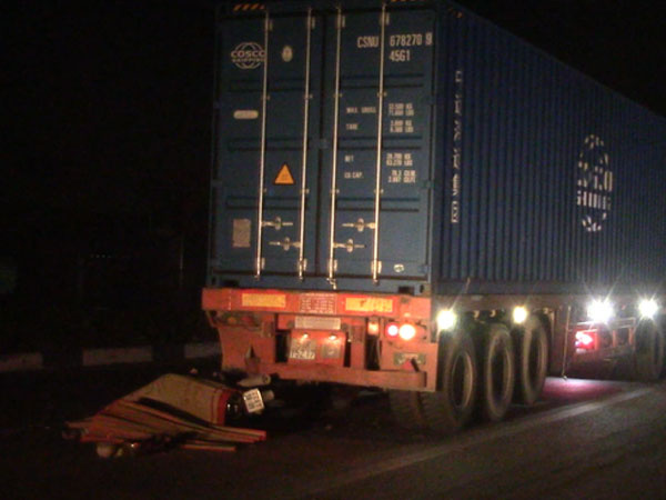 Tông đuôi xe container, nam công nhân tử vong sau tiệc tất niên
