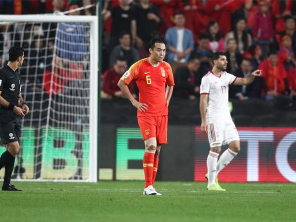 Cầu thủ Trung Quốc bị CLB trừng phạt sau sai lầm ở tứ kết Asian Cup