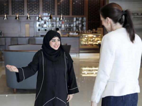 Khách sạn Dubai cấm nhân viên chào lịch sự với khách