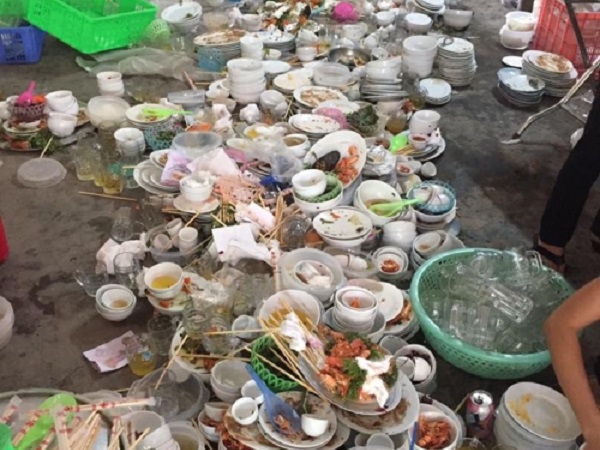 Rửa bát trong ngày ra mắt, cô gái đập vỡ tất cả rồi về sau điều này