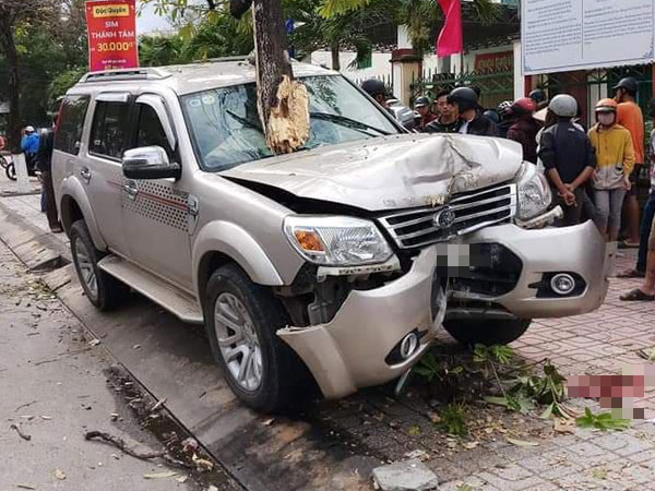 Vụ ô tô 'điên' lao lên vỉa hè tông 2 mẹ con đang đứng chờ xe buýt: Bắt tạm giam tài xế