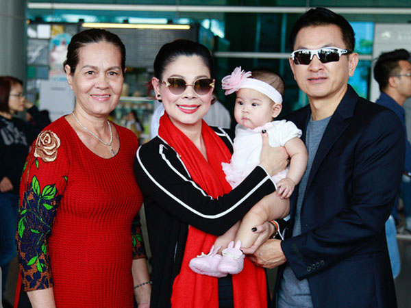 Thanh Thảo lần đầu đưa con gái cưng về nước đón Tết Nguyên Đán