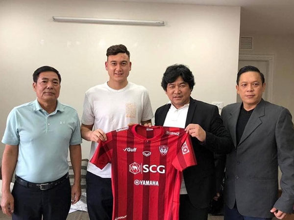 Đặng Văn Lâm ra mắt Muangthong United vào sáng mùng 2 Tết