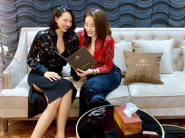 Đến sơmi cũng rủ nhau buông vài ba chiếc cúc, chẳng trách Kỳ Duyên - Minh Triệu vướng tin đồn 'là 1 cặp'