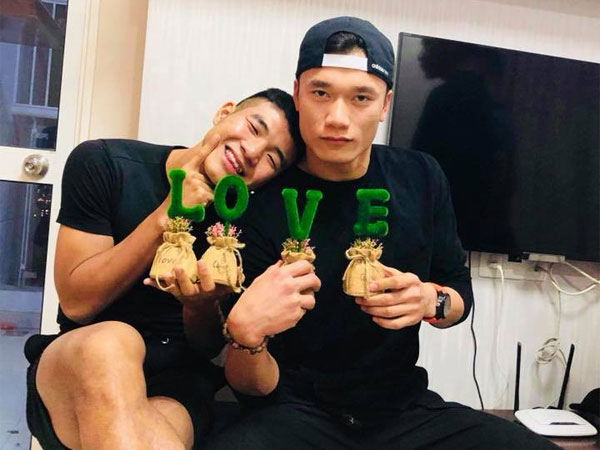 Đức Chinh vừa xây xong 'biệt phủ' ở quê, Bùi Tiến Dũng lập tức vào xí ngay 1 phòng