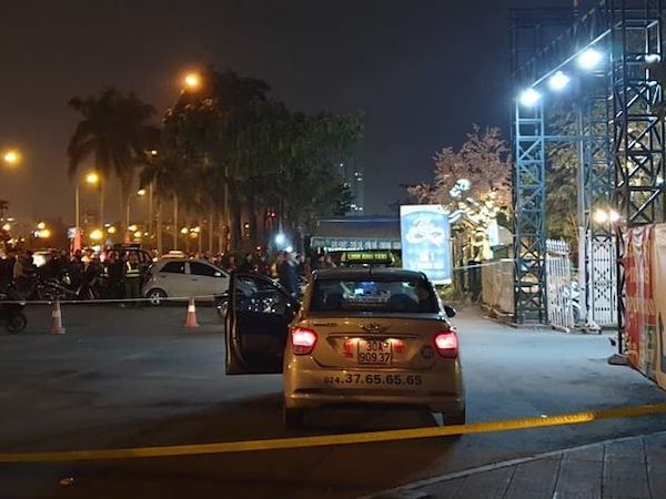 Hai người đi cùng tài xế taxi thiệt mạng ở cổng SVĐ Mỹ Đình là ai?