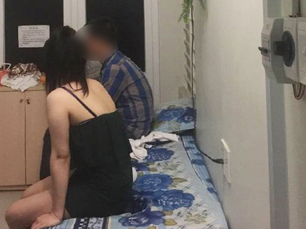 Nữ nhân viên massage kiếm thêm tiền bằng việc dẫn mối bán dâm