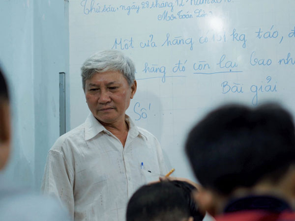‘Ông tiên’ bán đất mở lớp học 0 đồng cho 100 trẻ em nghèo giữa Sài Gòn