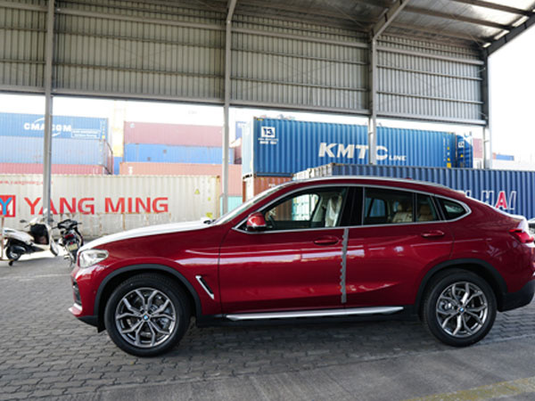 BMW X4 2019 chính hãng cập cảng Sài Gòn