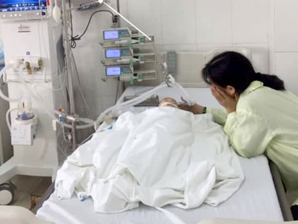 Bé 8 tháng ở Hải Phòng ngừng thở vì mẹ để con tự ăn chuối