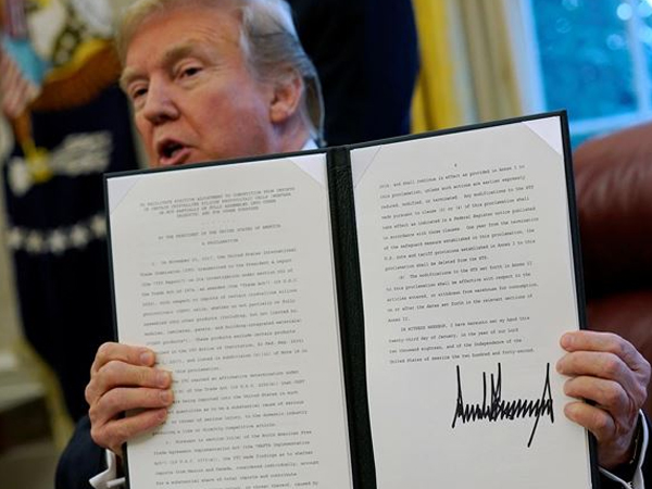 Nghị sĩ Mỹ dự kiến hạn chế quyền tăng thuế của Tổng thống Trump