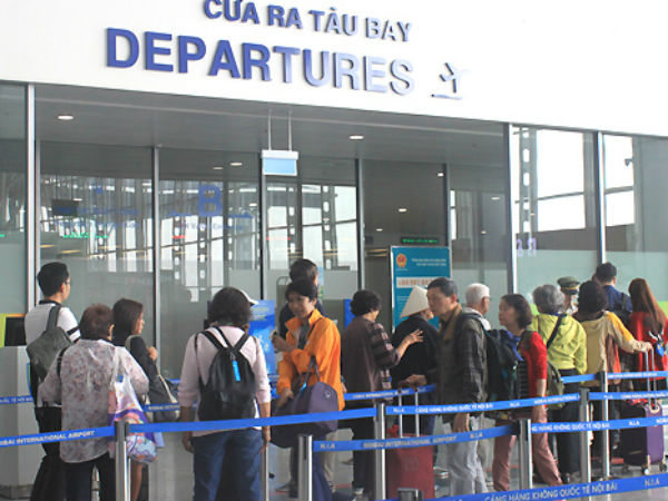 Sân bay Nội Bài hạn chế người nhà tiễn hành khách đi quốc tế