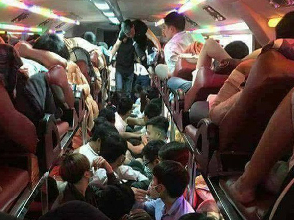 Bên trong những chuyến xe khách ngày cận tết khiến nhiều người ám ảnh