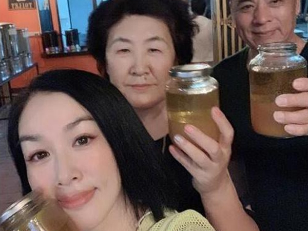 'Bom sex gốc Việt' Chung Lệ Đề gây tranh cãi khi uống dầu ăn suốt 11 ngày để… thải độc