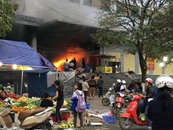 Chợ lớn nhất Thái Nguyên bốc cháy ngày cận Tết