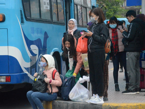 Người dân 'ùn ùn' về quê Nghỉ Tết, nhiều tuyến đường cửa ngõ Thủ đô ùn tắc