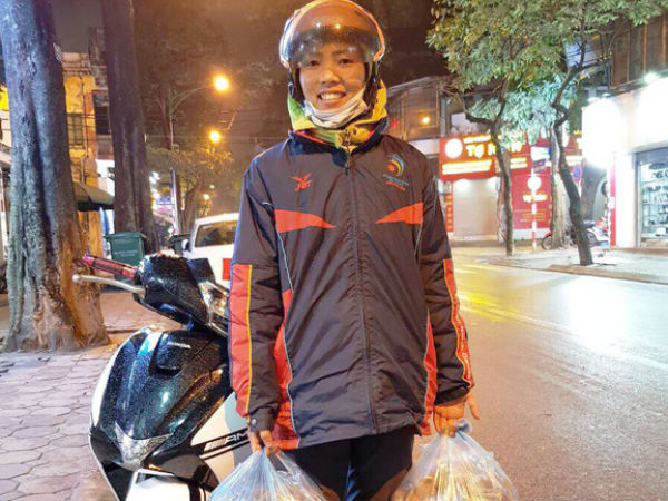 Nhà vô địch Asiad 18 đi bán khoai lang