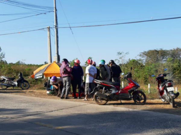 Trẻ sơ sinh bị bỏ rơi, chết lạnh bên đường ngày cận Tết