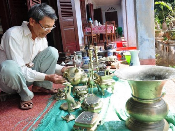 Chuyên gia chỉ cách xử lý chân hương, lau dọn bàn thờ ngày Tết chuẩn nhất