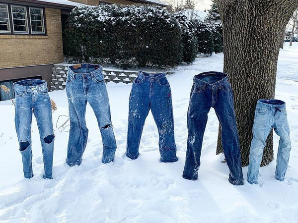 Lạc quan như người Mỹ: Thi nhau đông cứng quần jeans, nấu 'mì bay' trong đợt giá rét kỷ lục