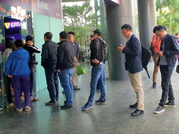 Mất 6 tiếng để chuyển khoản ngân hàng online ngày giáp Tết